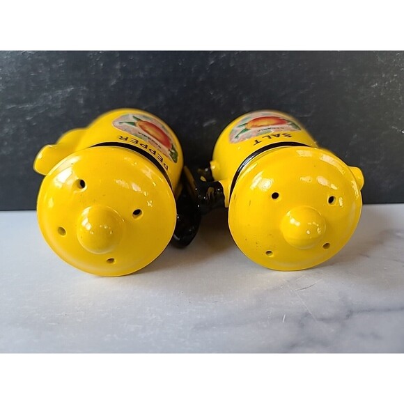 Vintage Georgia Salt And Pepper Shakers - Picture 6 of 10